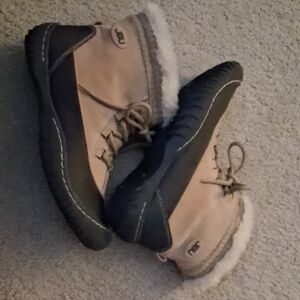 Tan and Black Winter Boots with Fur Lining JbU Size 9 M